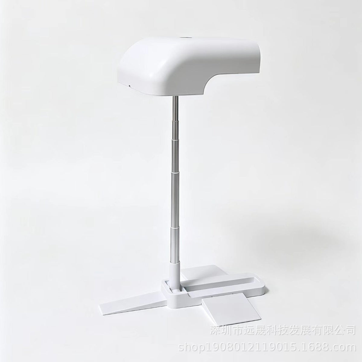 Bed fan with included remote control and USB cable